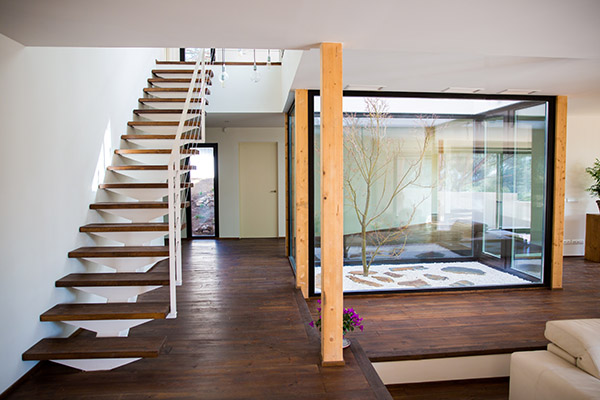 salon-casa-pasiva-torrelodones-escalera